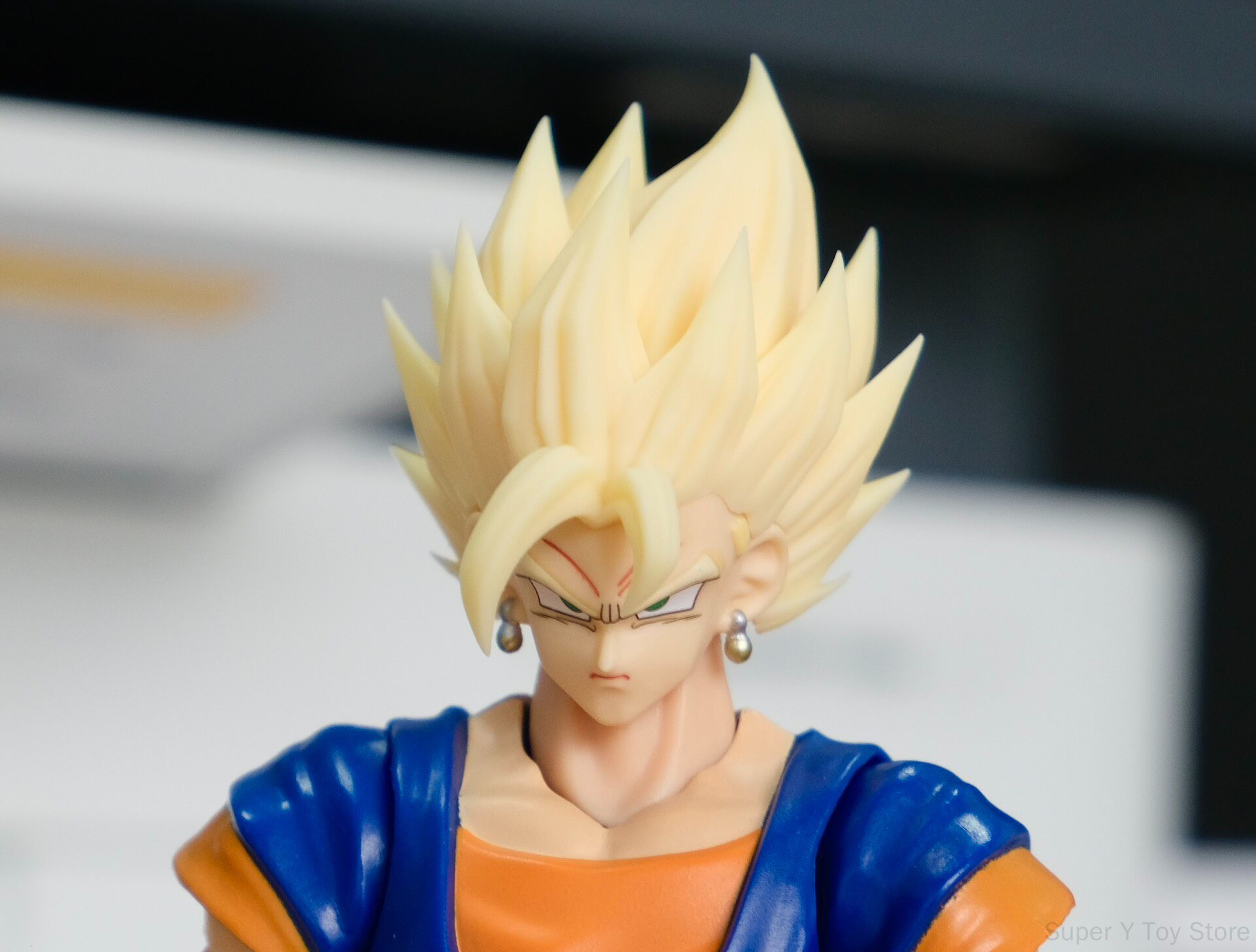 مجسم شعر فيجيتو الجديد من دراغ - مراجعة Model Kit Dragon Ball وسعره