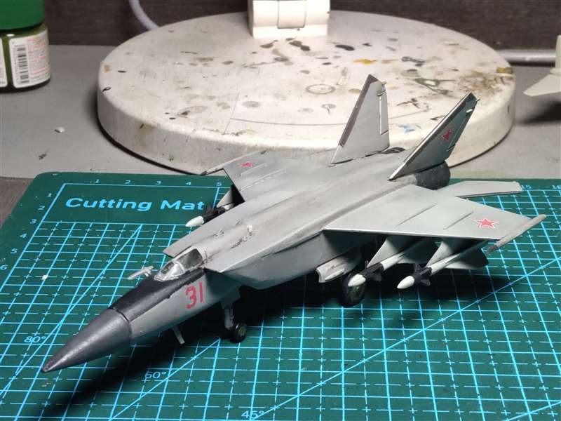 25 قطعة نموذج طائرة عسكرية بلا - مراجعة Model Kit Entry Grade وسعره