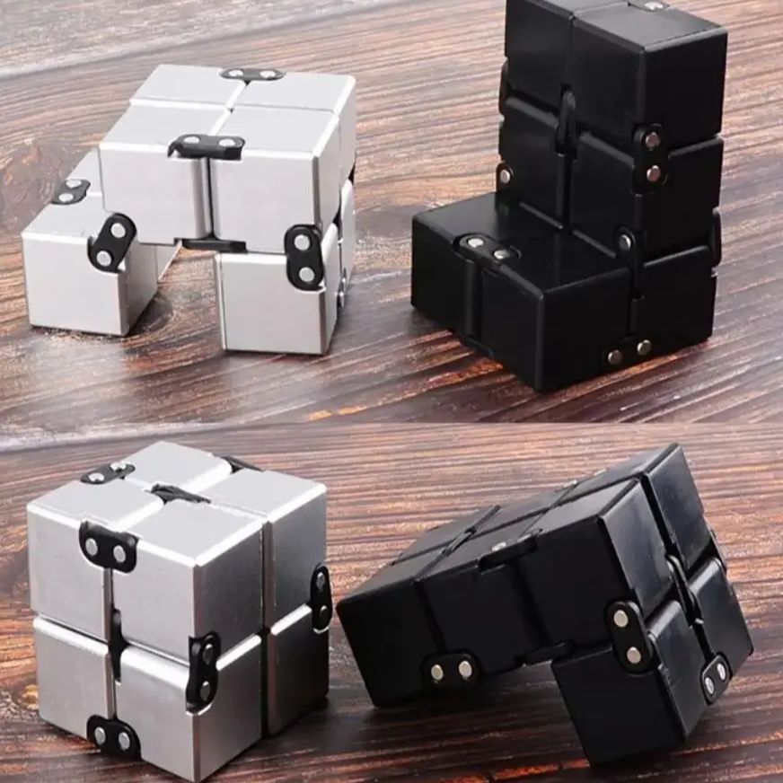 لعبة تخفيف التوتر المكعبة المع - مراجعة Model Kit Infinite Dimension وسعره