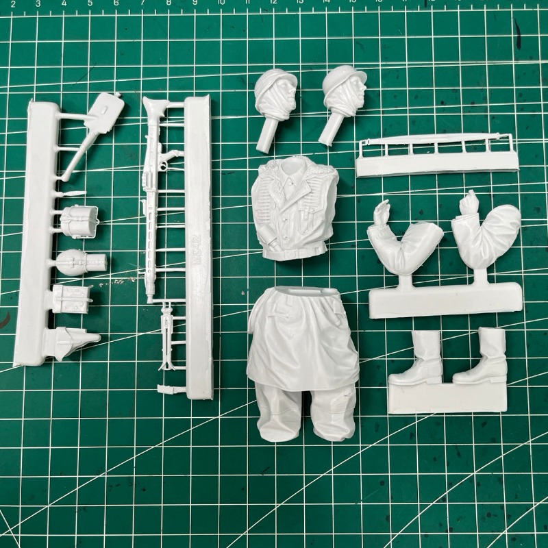 نموذج تجميعي من الراتنج بمقياس - مراجعة Model Kit Weapons وسعره