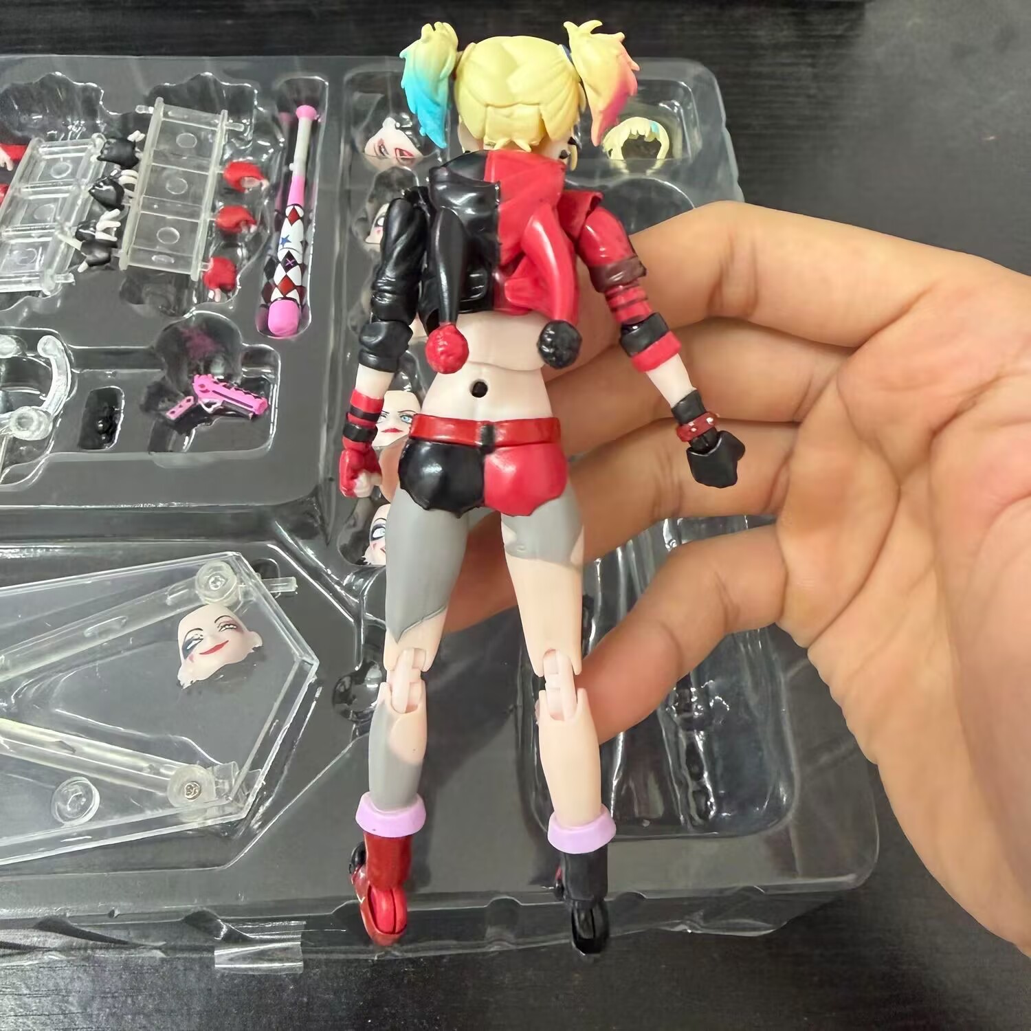 متوفر في المخزون: مجسم ريفولتك - مراجعة Model Kit Harley Quinn وسعره
