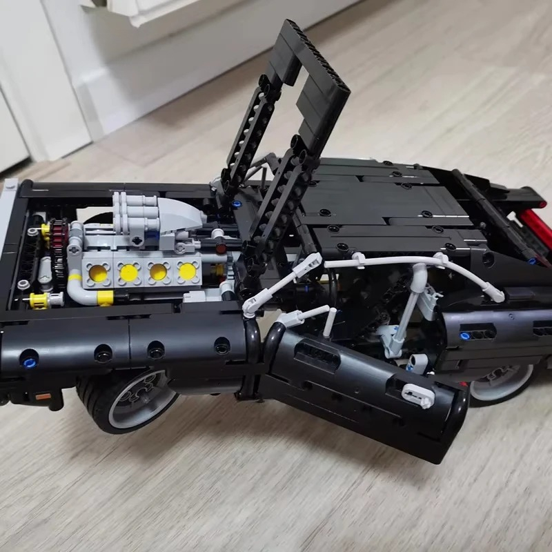 1077 قطعة مكعبات بناء نموذج سي - مراجعة Model Kit Dodge Charger وسعره