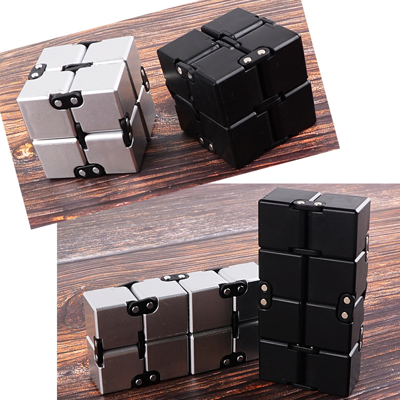 مكعب معدني لا نهائي لتخفيف الت - مراجعة Model Kit Infinite Dimension وسعره