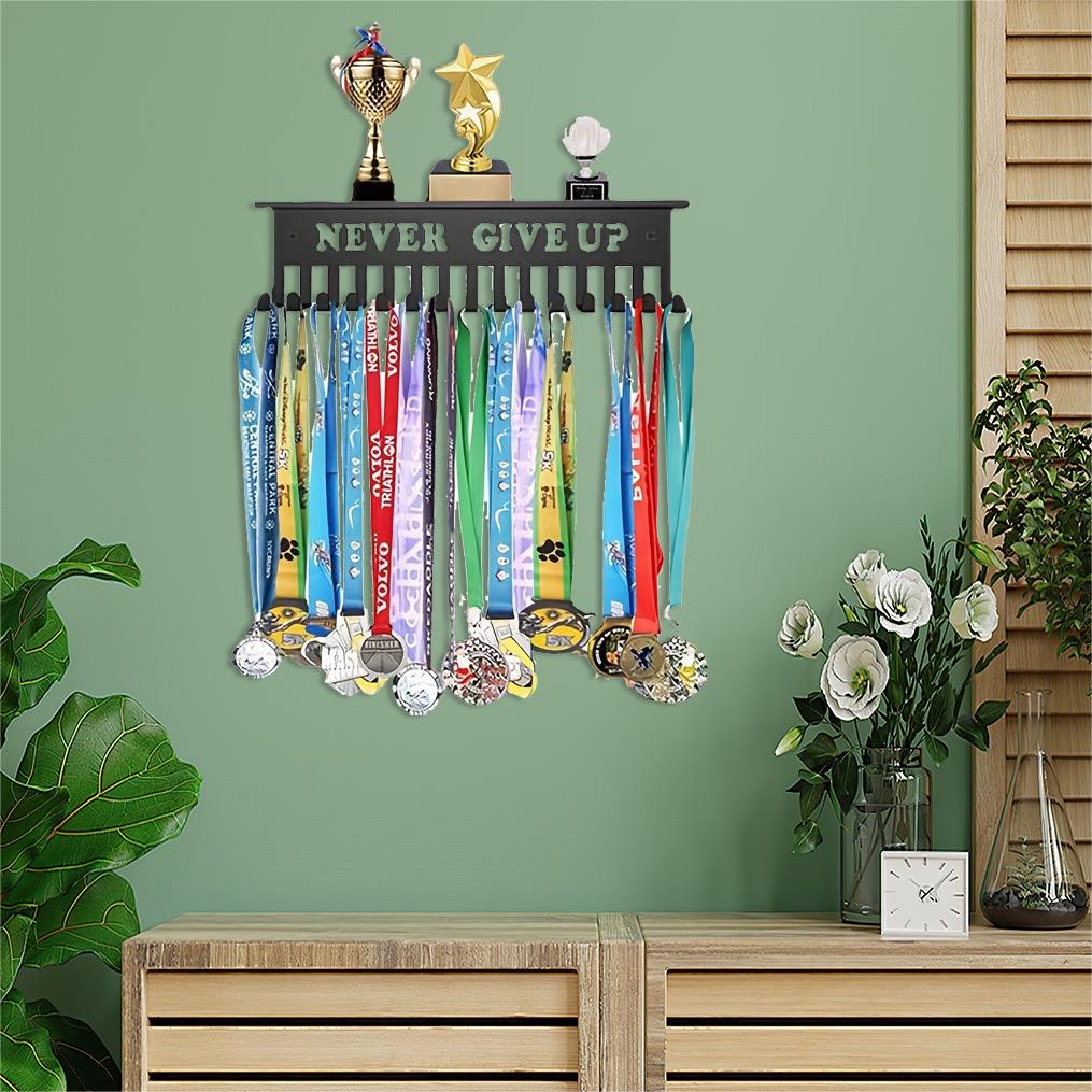 حامل معدني لعرض ميداليات كرة ا - مراجعة Model Kit Runner Organizer وسعره